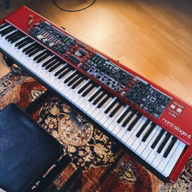 TECLADO DE ESCENARIO NORD STAGE4 88